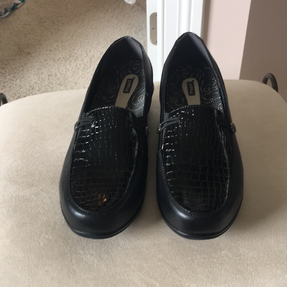 Propet shoes